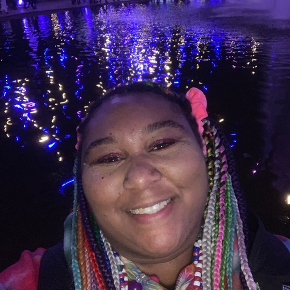 Meet your Posher, Valyncia - Picture 1 of 1